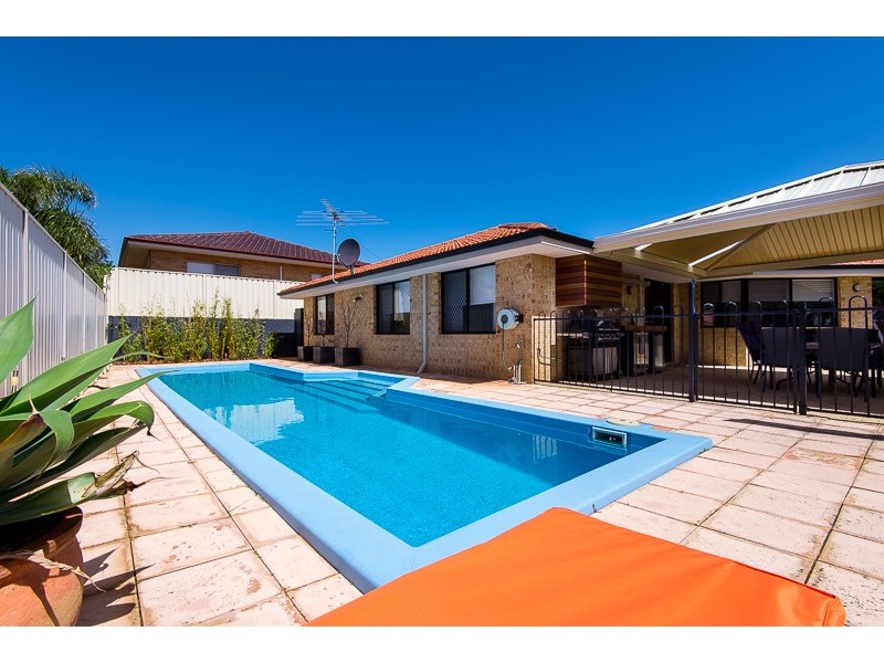 6 Peel Road, Coogee WA 6166