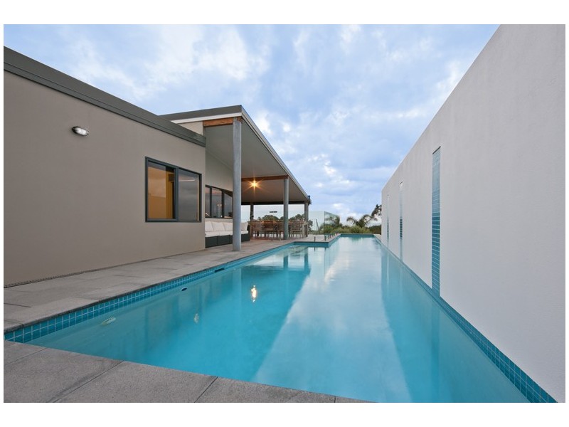 10 Christine Crescent, Coogee WA 6166