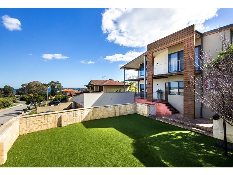 10 Christine Crescent, Coogee WA 6166