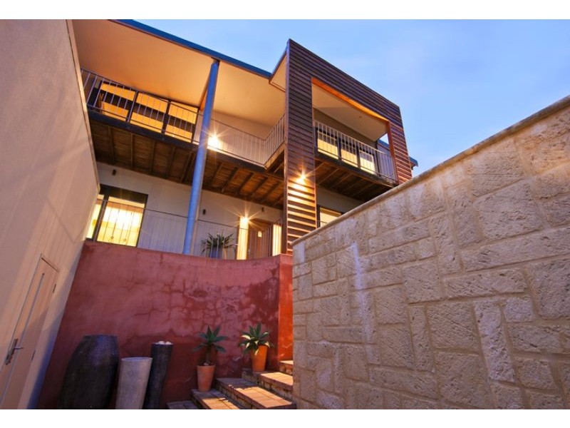 10 Christine Crescent, Coogee WA 6166