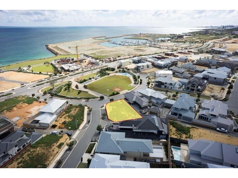 12 Lucretia Circle, North Coogee WA 6163