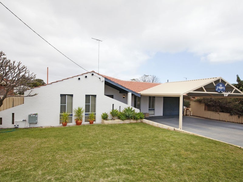 9 Gurney Road, Spearwood WA 6163