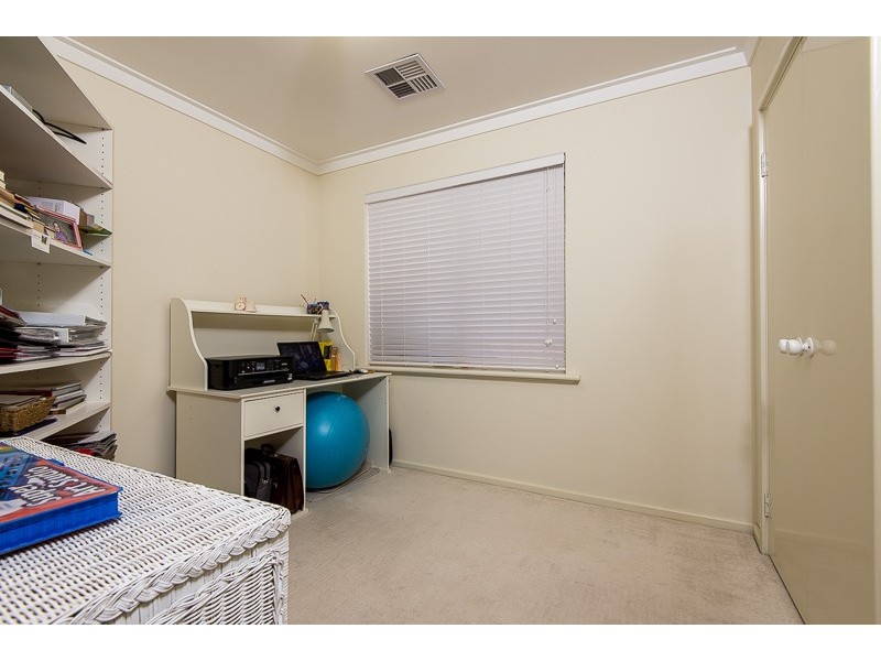5 Nancy Way, Coogee WA 6166
