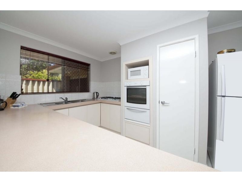 18a Kotisina Gardens, Munster WA 6166