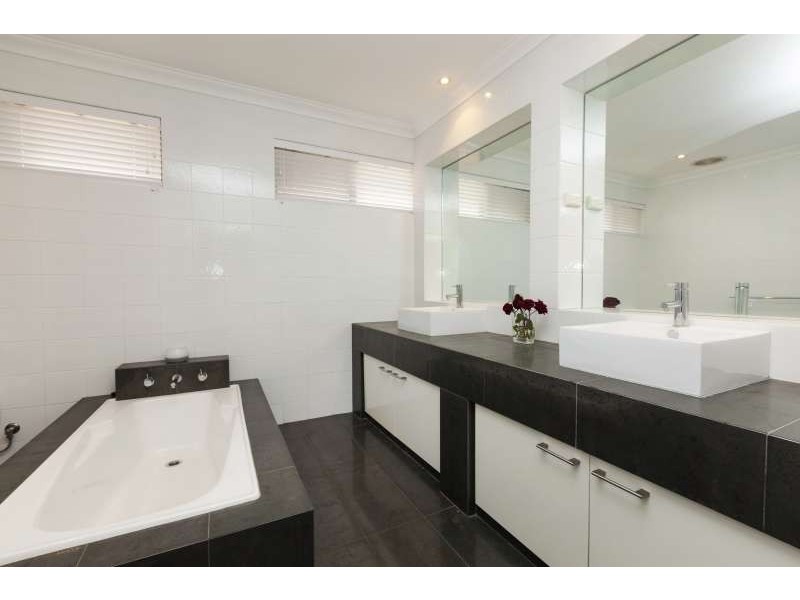 22 Amberley Way, Hamilton Hill WA 6163