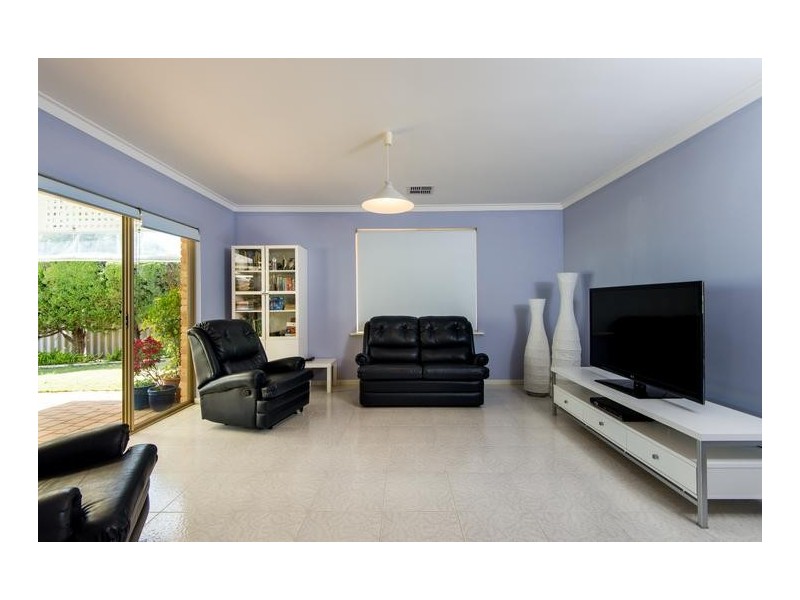 5 Nancy Way, Coogee WA 6166