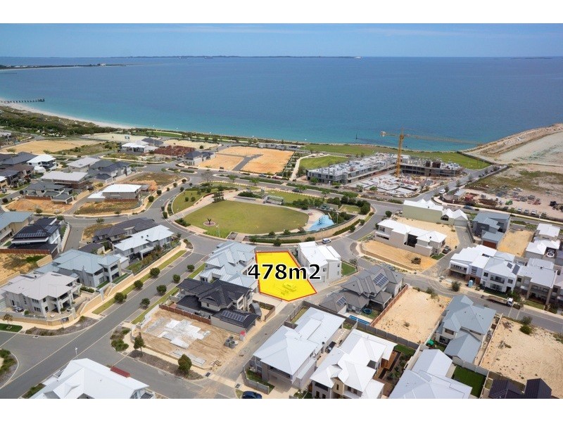 20 Lucretia Circle, North Coogee WA 6163