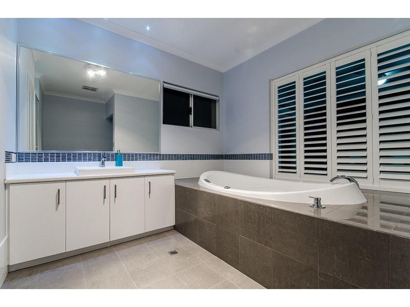 10 Porpoise Court, Coogee WA 6166