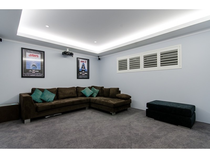 10 Porpoise Court, Coogee WA 6166