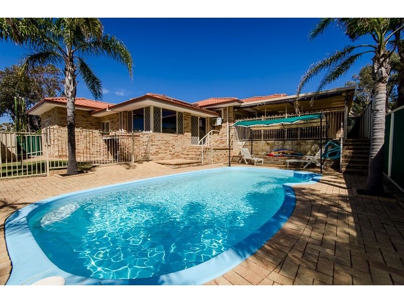 12 Oporto Rise, Coogee WA 6166