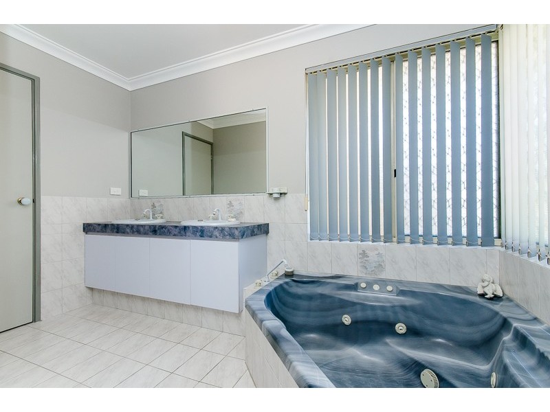 12 Oporto Rise, Coogee WA 6166