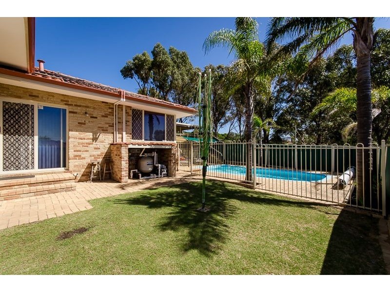 12 Oporto Rise, Coogee WA 6166