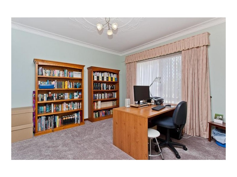 13 Lawson Place, Munster WA 6166