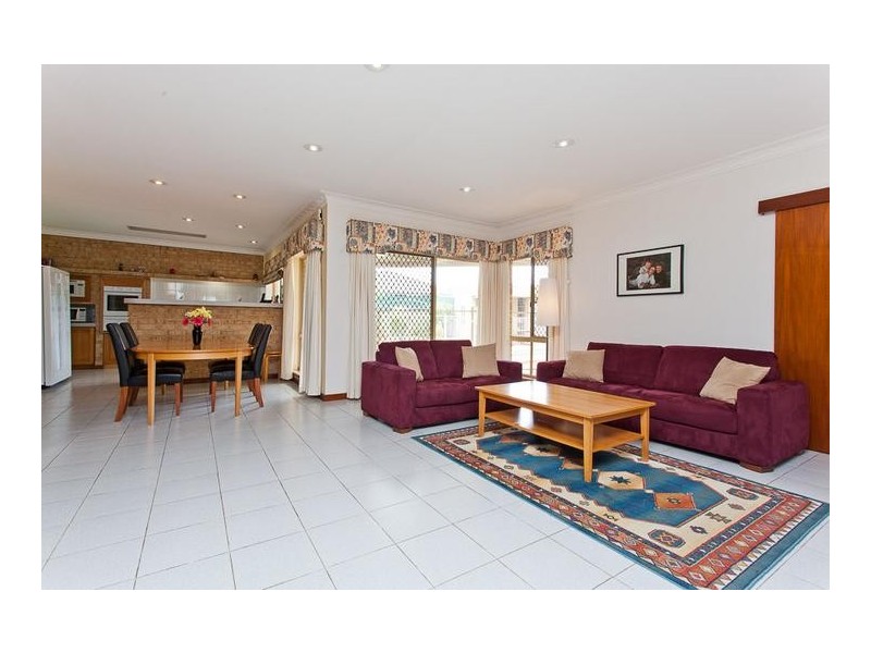 13 Lawson Place, Munster WA 6166