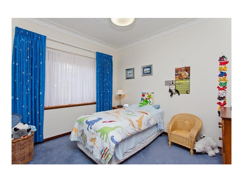 13 Lawson Place, Munster WA 6166