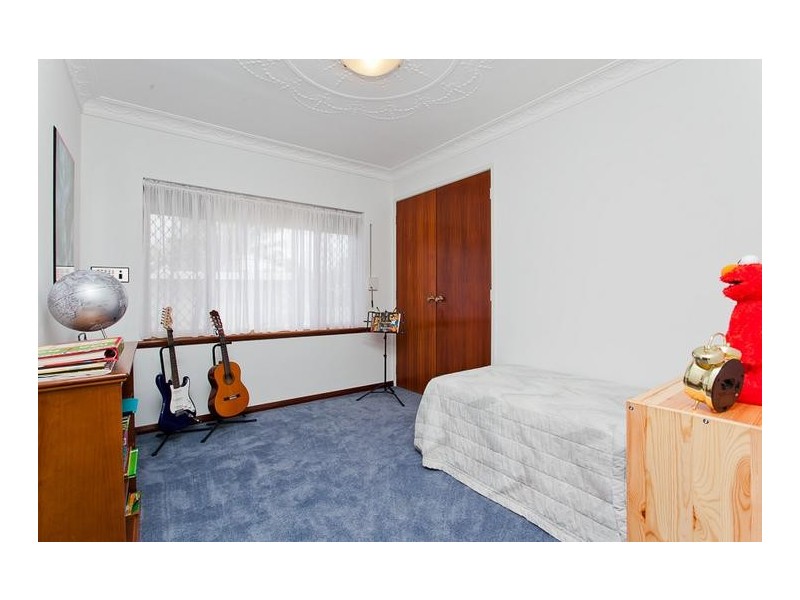 13 Lawson Place, Munster WA 6166