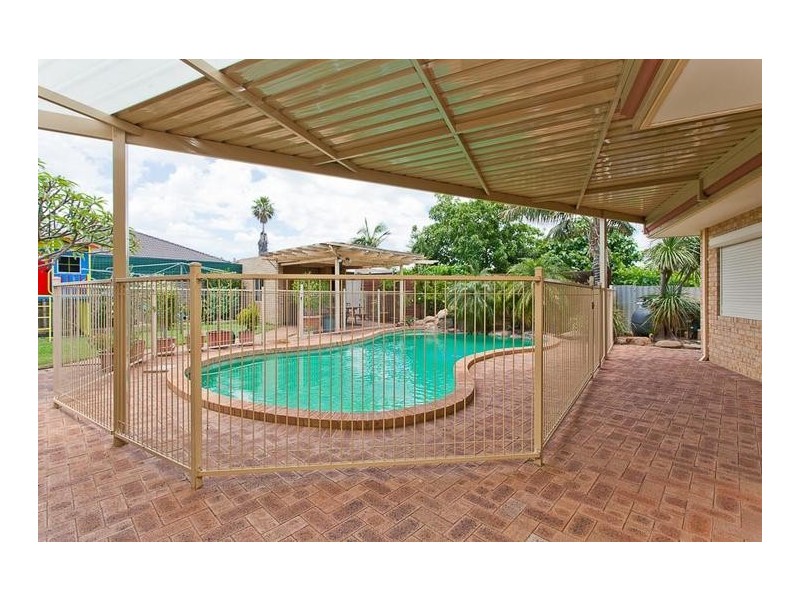 13 Lawson Place, Munster WA 6166