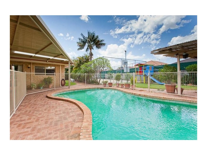 13 Lawson Place, Munster WA 6166