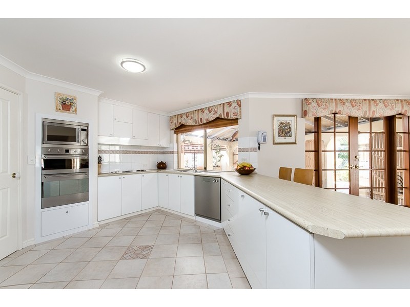 4 Vlaming Rise, Coogee WA 6166