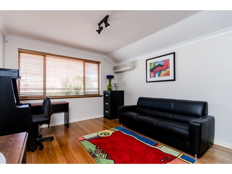 4 Vlaming Rise, Coogee WA 6166