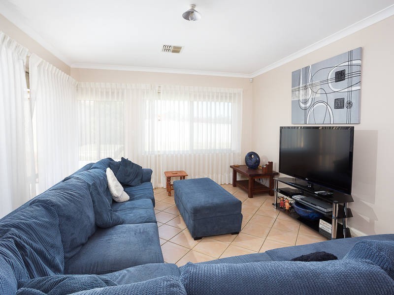 8 Moresby Close, Bibra Lake WA 6163