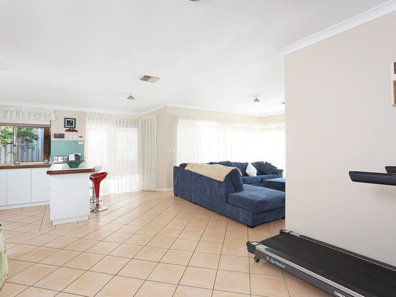 8 Moresby Close, Bibra Lake WA 6163