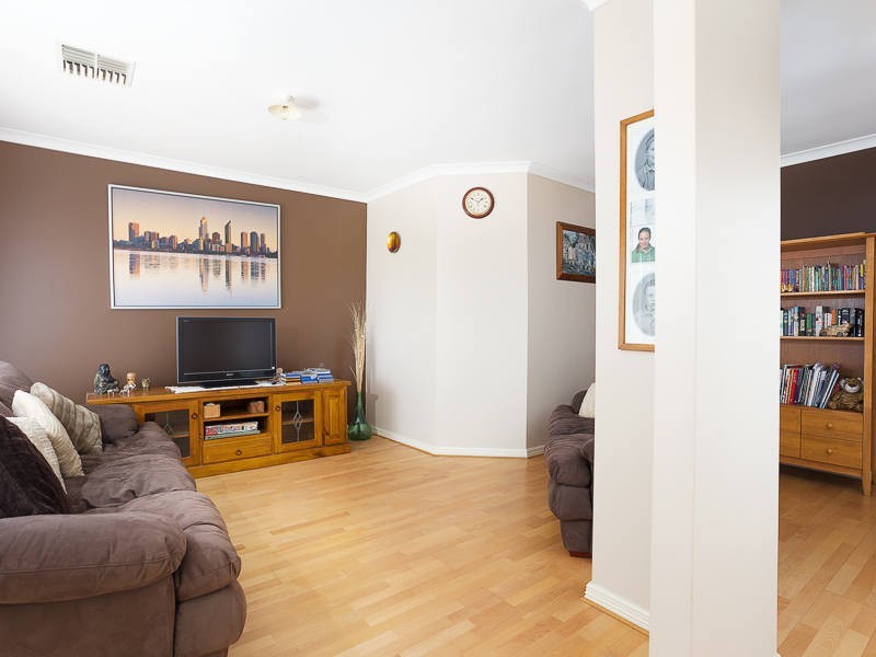 8 Moresby Close, Bibra Lake WA 6163