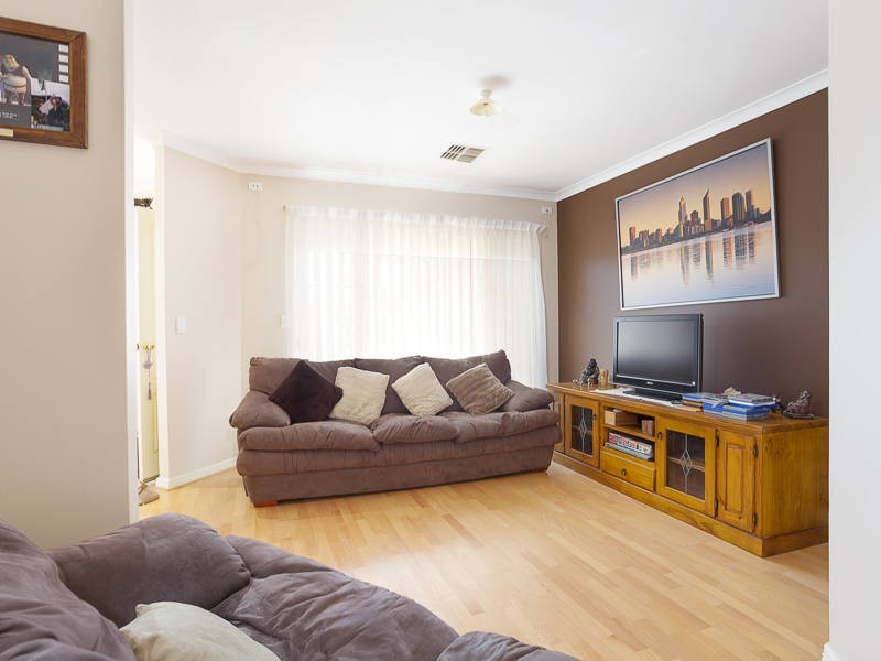 8 Moresby Close, Bibra Lake WA 6163