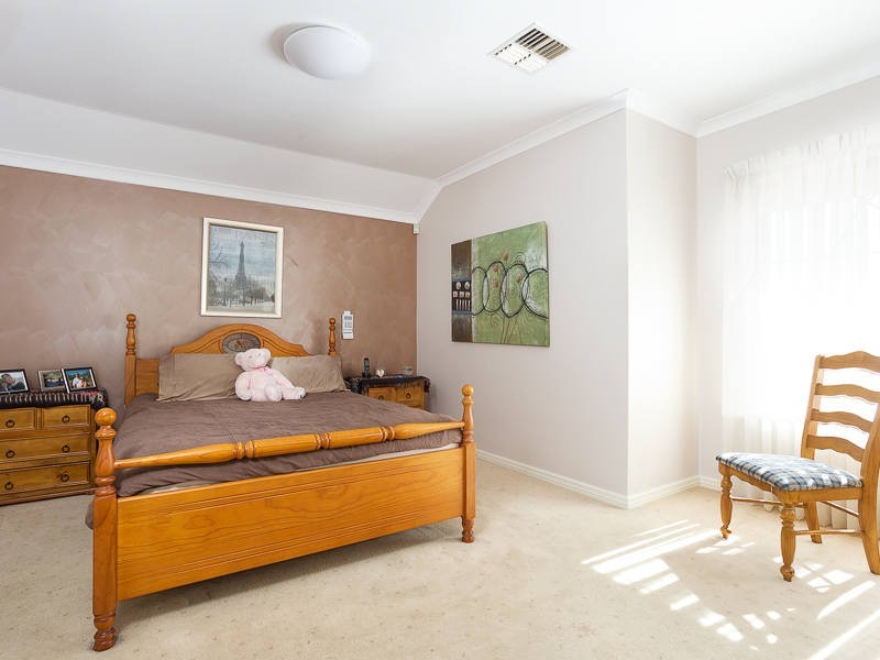 8 Moresby Close, Bibra Lake WA 6163