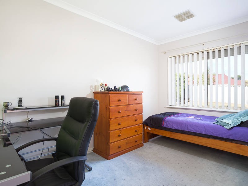 8 Moresby Close, Bibra Lake WA 6163