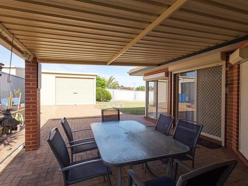 8 Moresby Close, Bibra Lake WA 6163