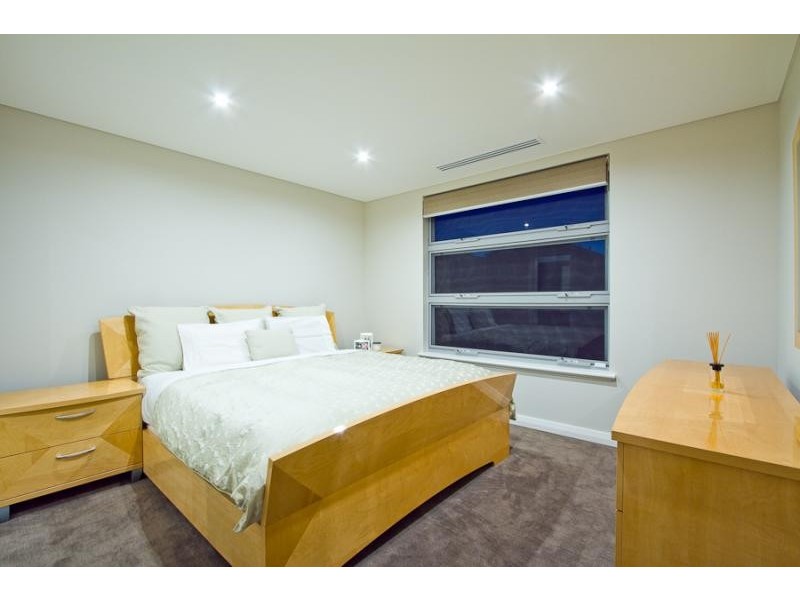 16 Hydaspe Vista, North Coogee WA 6163