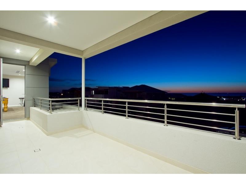 16 Hydaspe Vista, North Coogee WA 6163