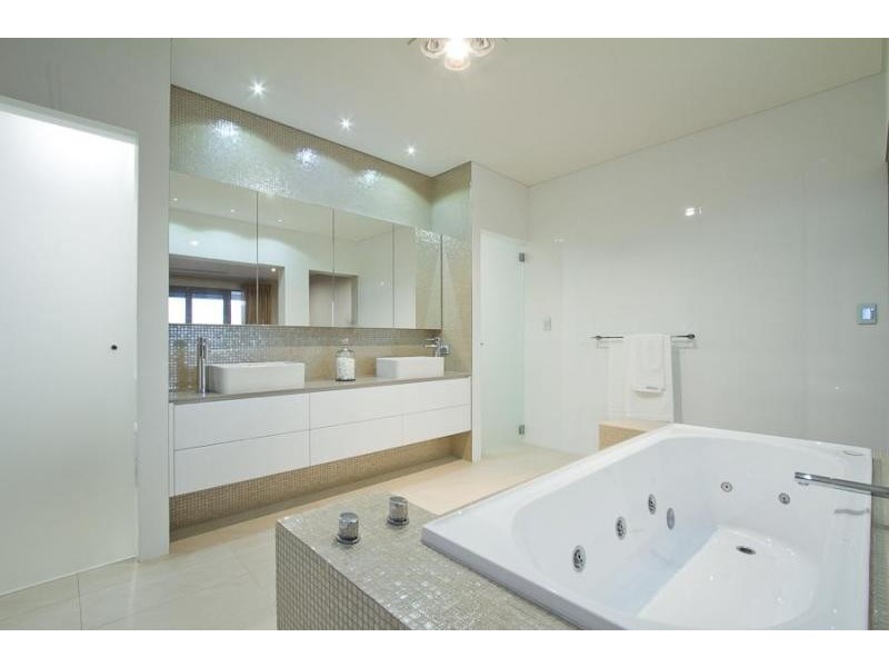 16 Hydaspe Vista, North Coogee WA 6163