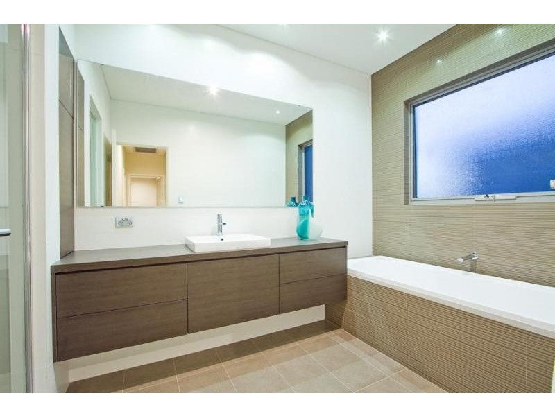 16 Hydaspe Vista, North Coogee WA 6163