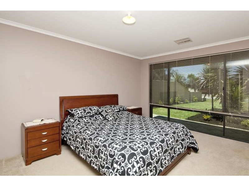 11 Mosman Loop, Success WA 6164