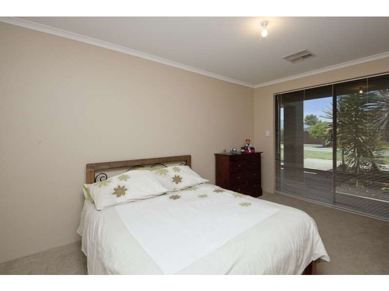 11 Mosman Loop, Success WA 6164