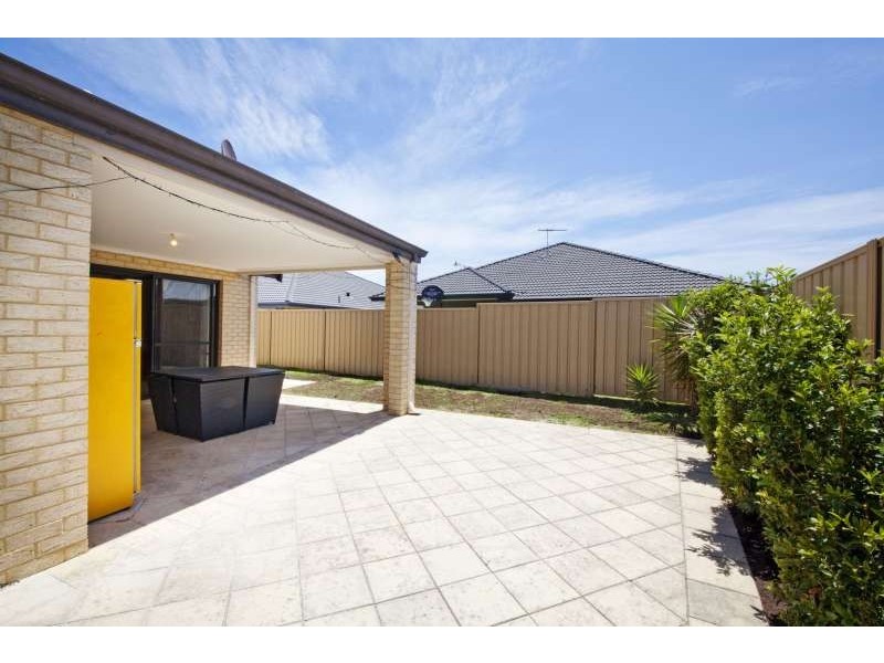 11 Mosman Loop, Success WA 6164