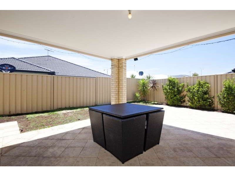 11 Mosman Loop, Success WA 6164