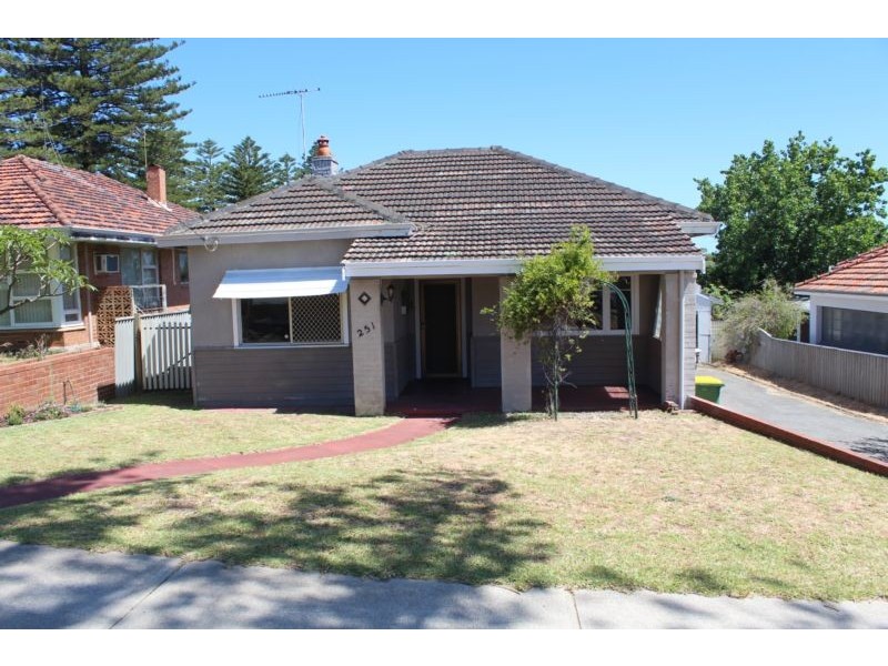 251 South Street, Beaconsfield WA 6162