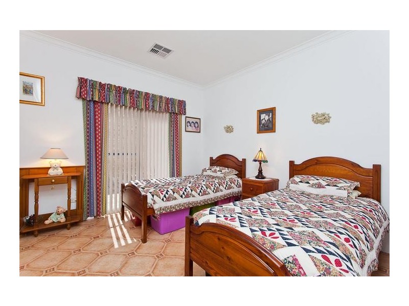 12 Howick Court, Coogee WA 6166