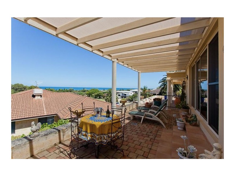 12 Howick Court, Coogee WA 6166