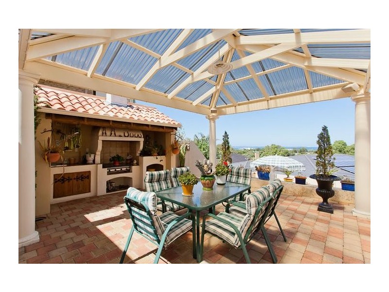 12 Howick Court, Coogee WA 6166