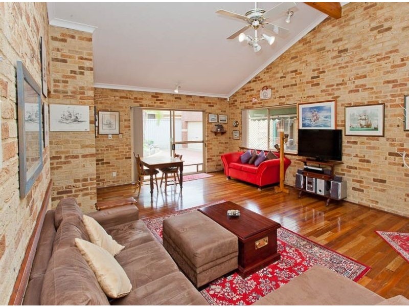 10 Hayward Parade, Coogee WA 6166