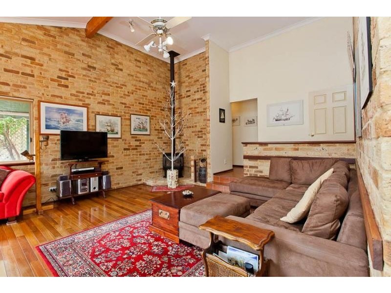 10 Hayward Parade, Coogee WA 6166