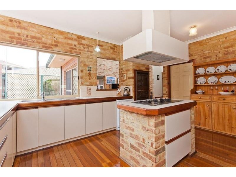 10 Hayward Parade, Coogee WA 6166