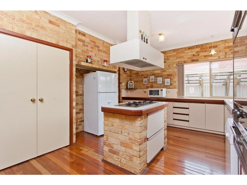 10 Hayward Parade, Coogee WA 6166