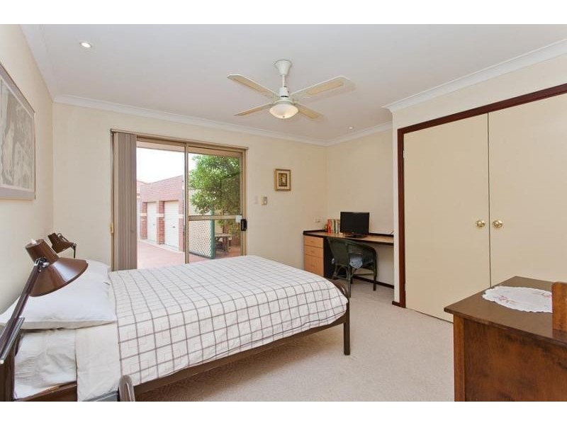 10 Hayward Parade, Coogee WA 6166