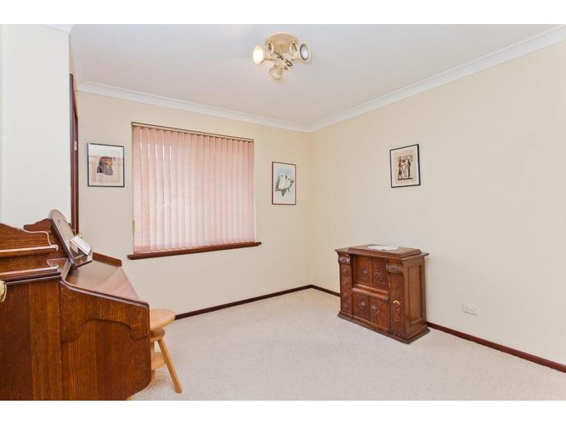 10 Hayward Parade, Coogee WA 6166