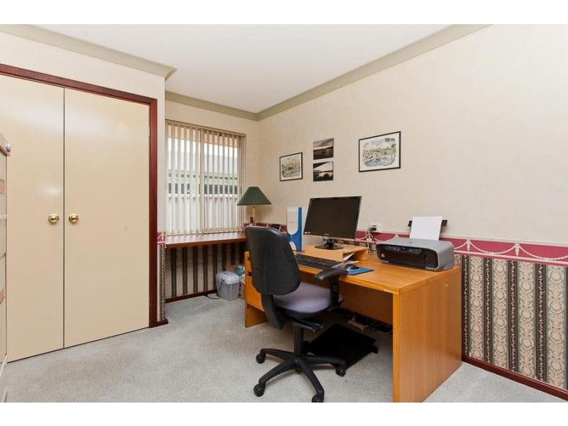 10 Hayward Parade, Coogee WA 6166